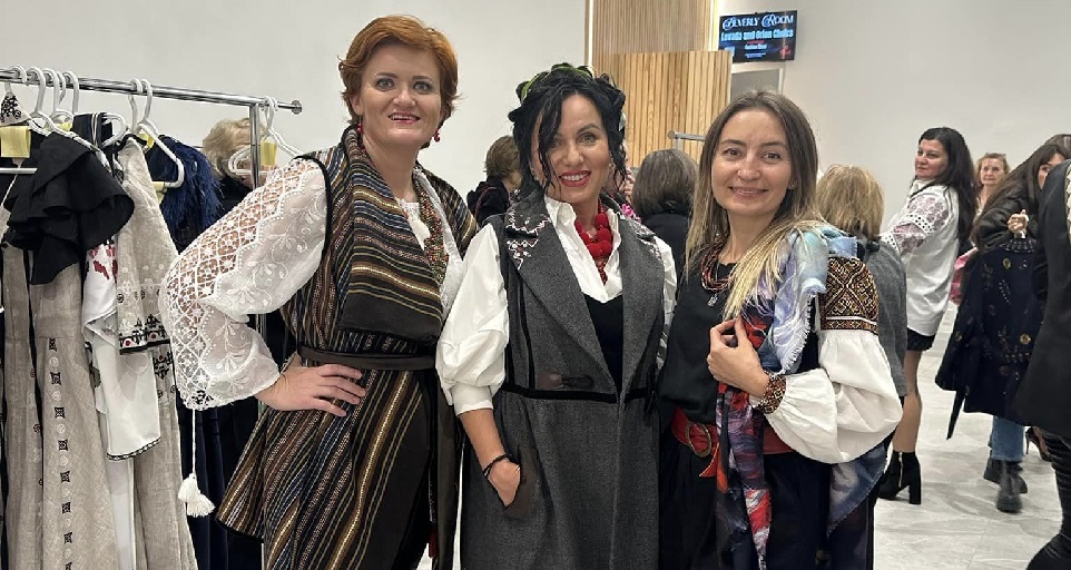 Vyshyvanka Fashion Runway Ukraina Levada and Orion Choirs